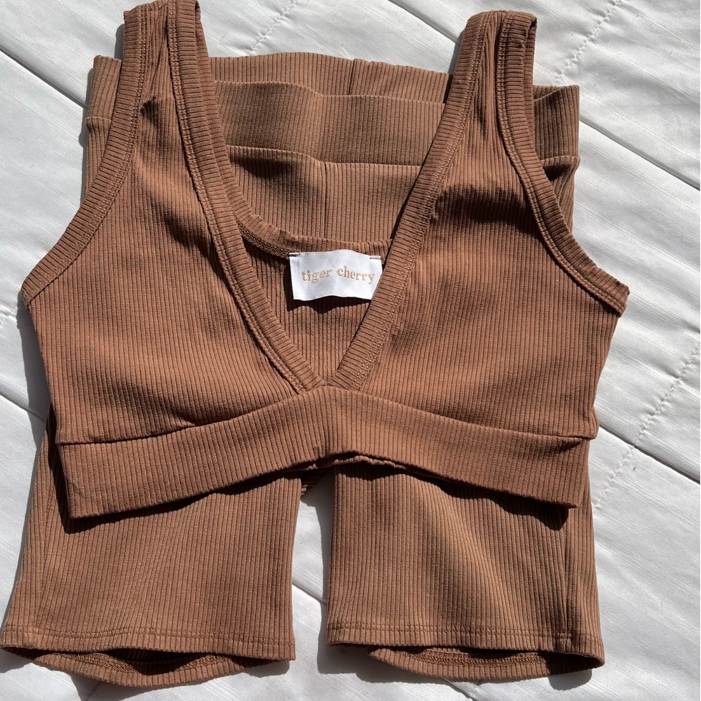 Nice two-piece set, size L, beautiful color, never used.